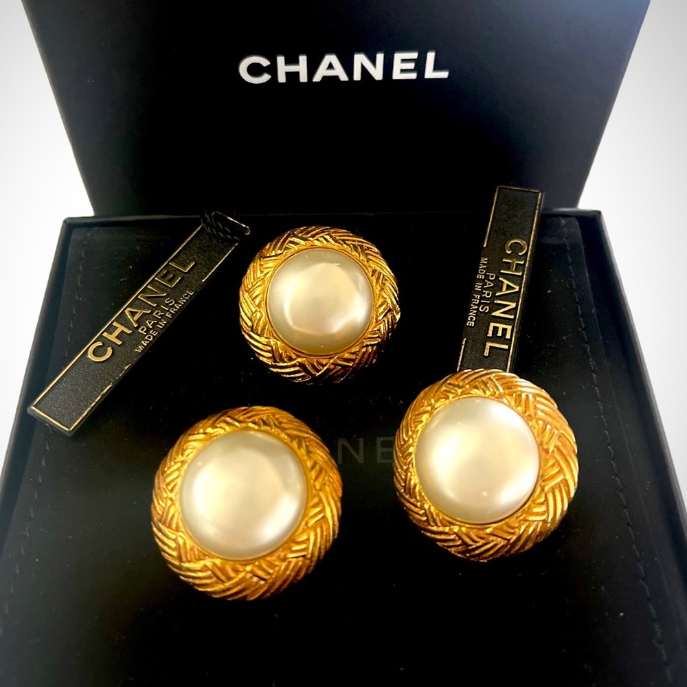 Chanel Pearl Classic Clip On Earrings In a Gilt Metal Setting (Set of 3) (NWT)